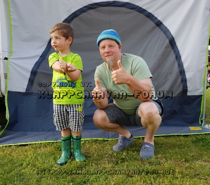 Gummistiefel und Mütze 1