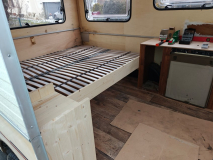 Neues Bett mit Lattenrost