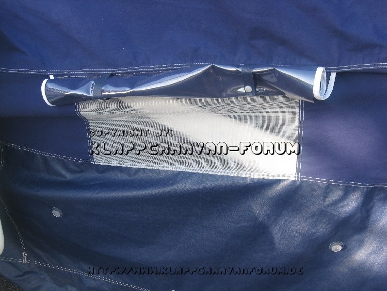 Fenster und Stoff hochgerollt