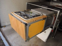 Rückseite mit eingeklappter Arbeitsplatte